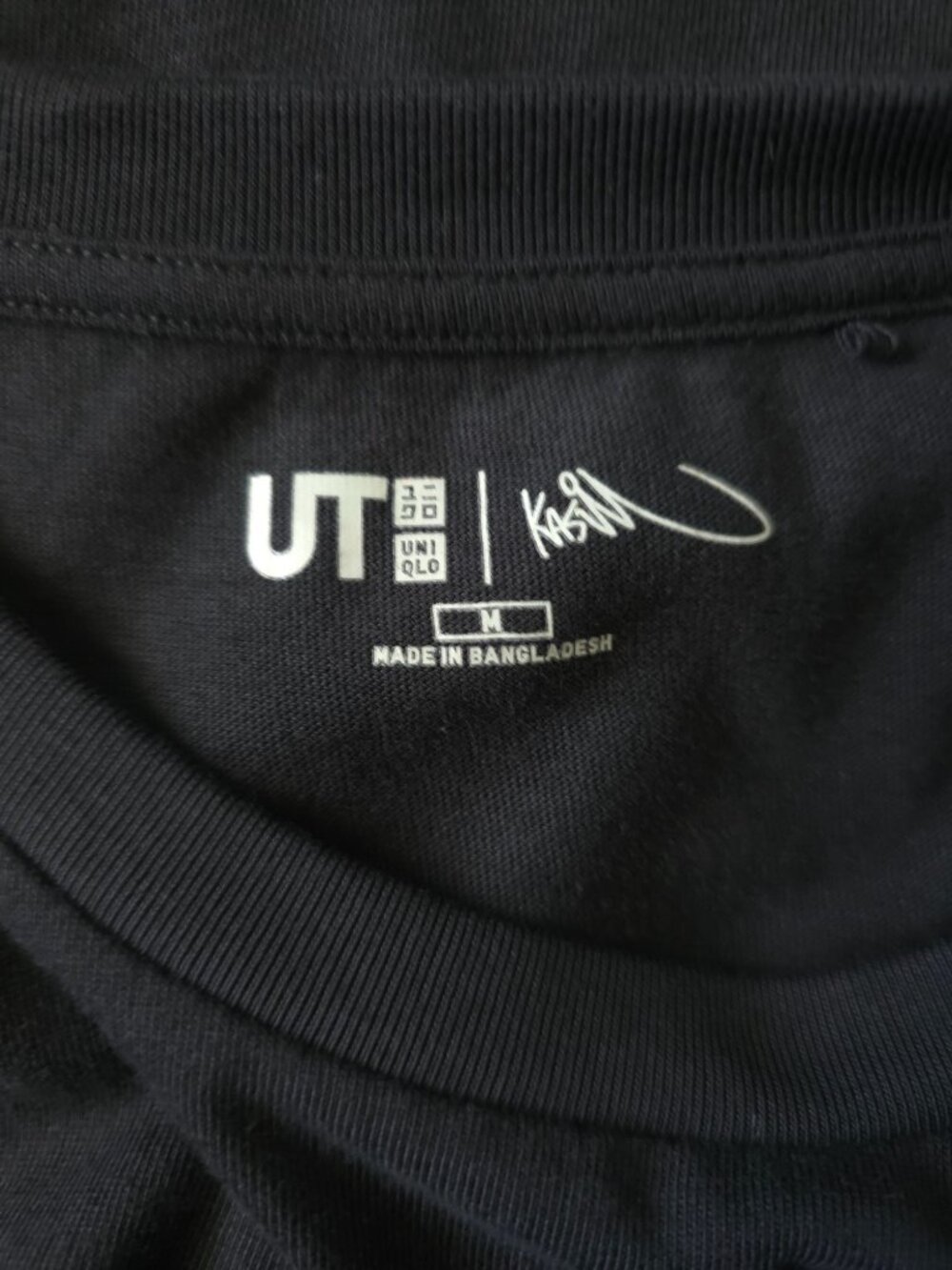 Uniqlo x POP MART WE ARE THE MONSTERS Labubu Women's UT Graphic Black T-Shirt M - Picture 5 of 7